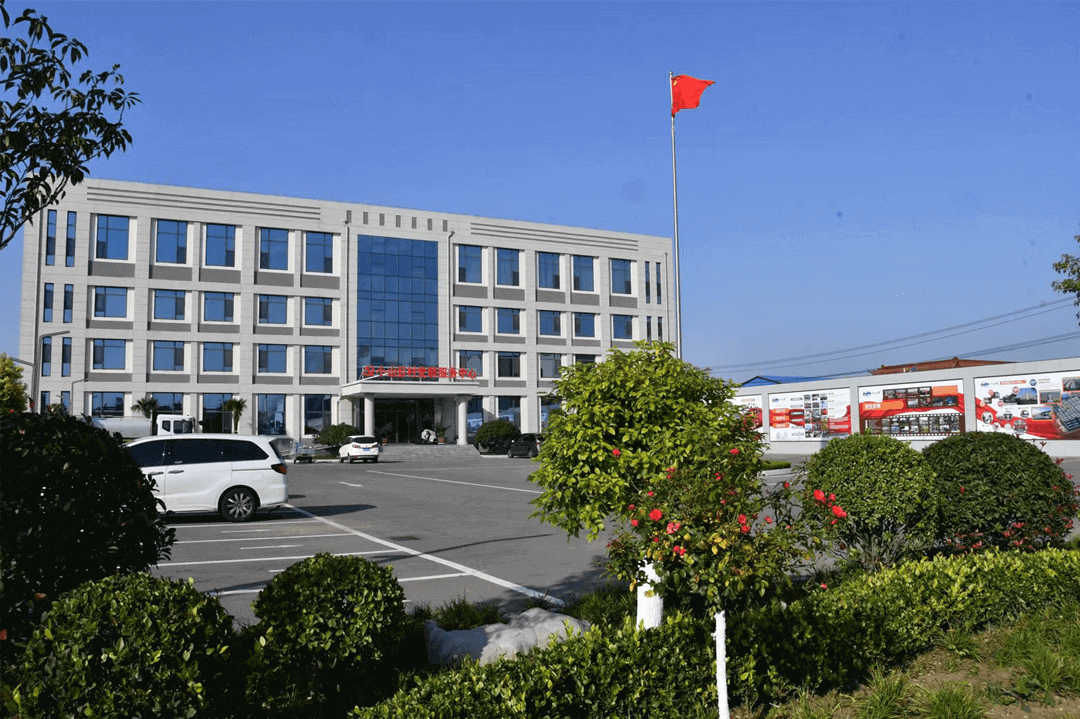 罗庄区上官相锋：三十五载坚守谱华章 和美乡村焕新颜